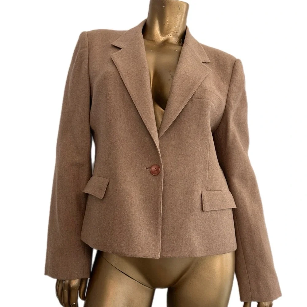 Vintage Evan Picone Classic Tan Wool Short Blazer size 14, union label 40” bust